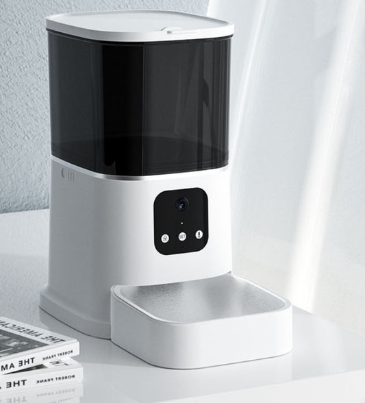 Smart automatic pet feeder for dogs and cats